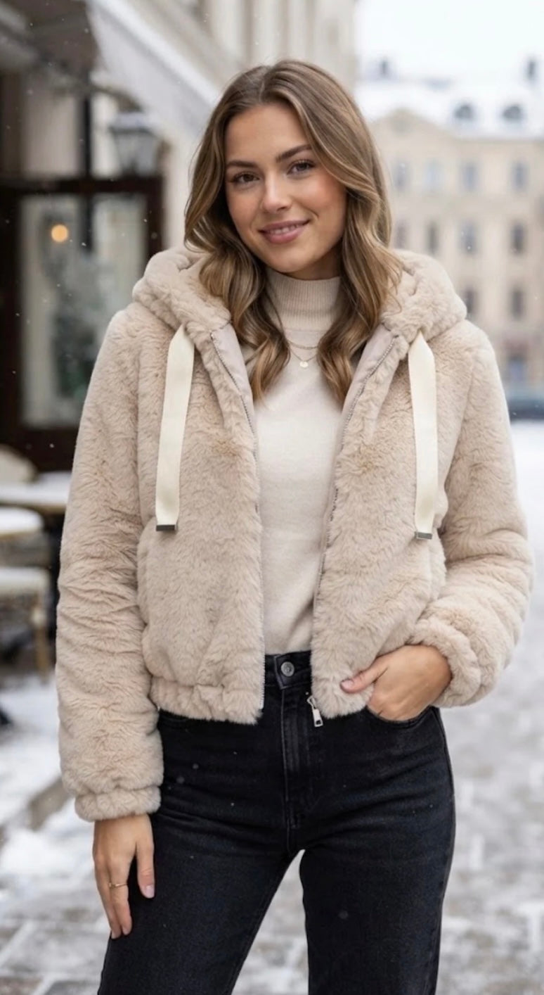 Veste fausse fourrure avec capuche